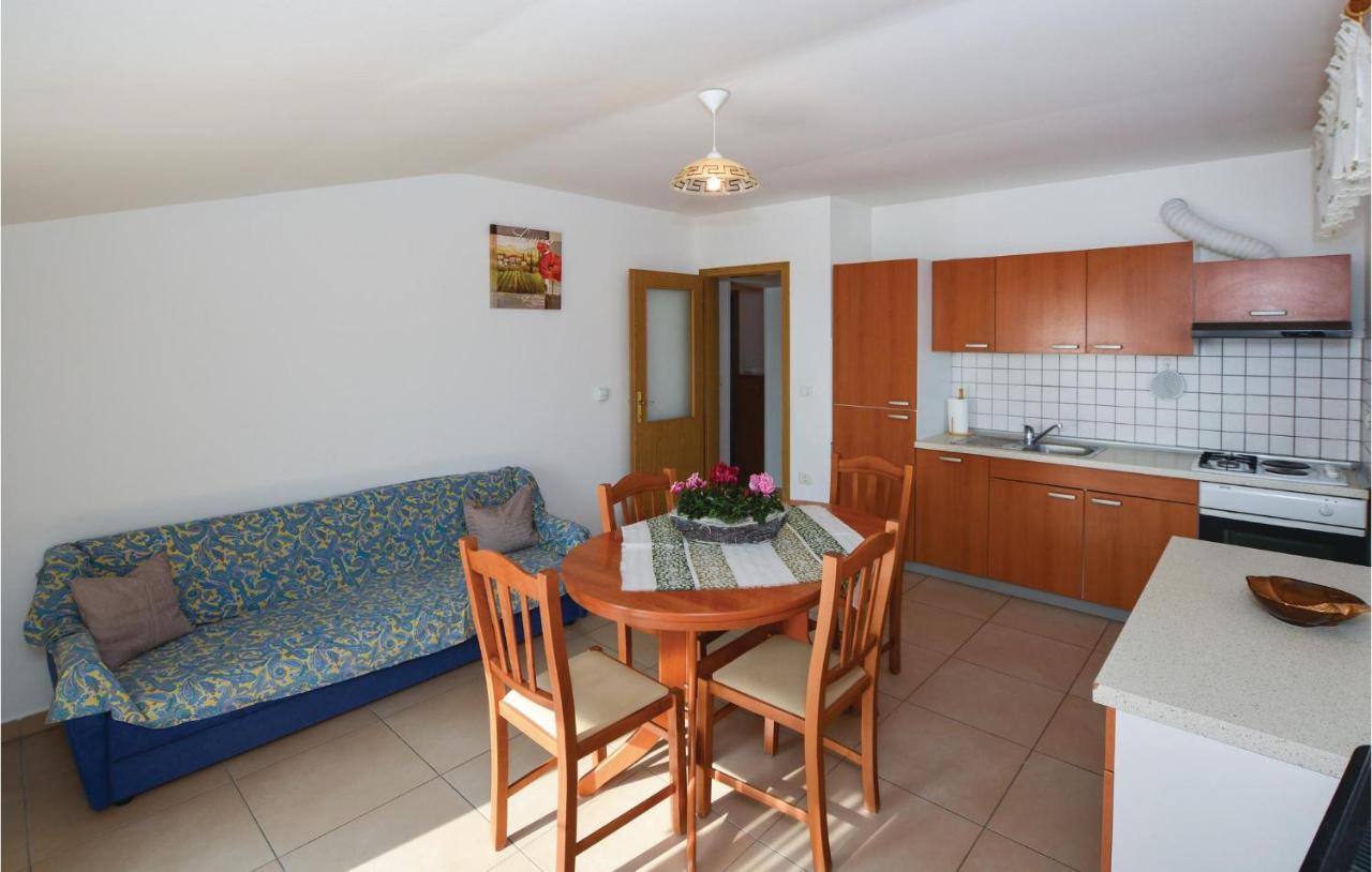 2 Bedroom Amazing Apartment In Portoroz Ngoại thất bức ảnh