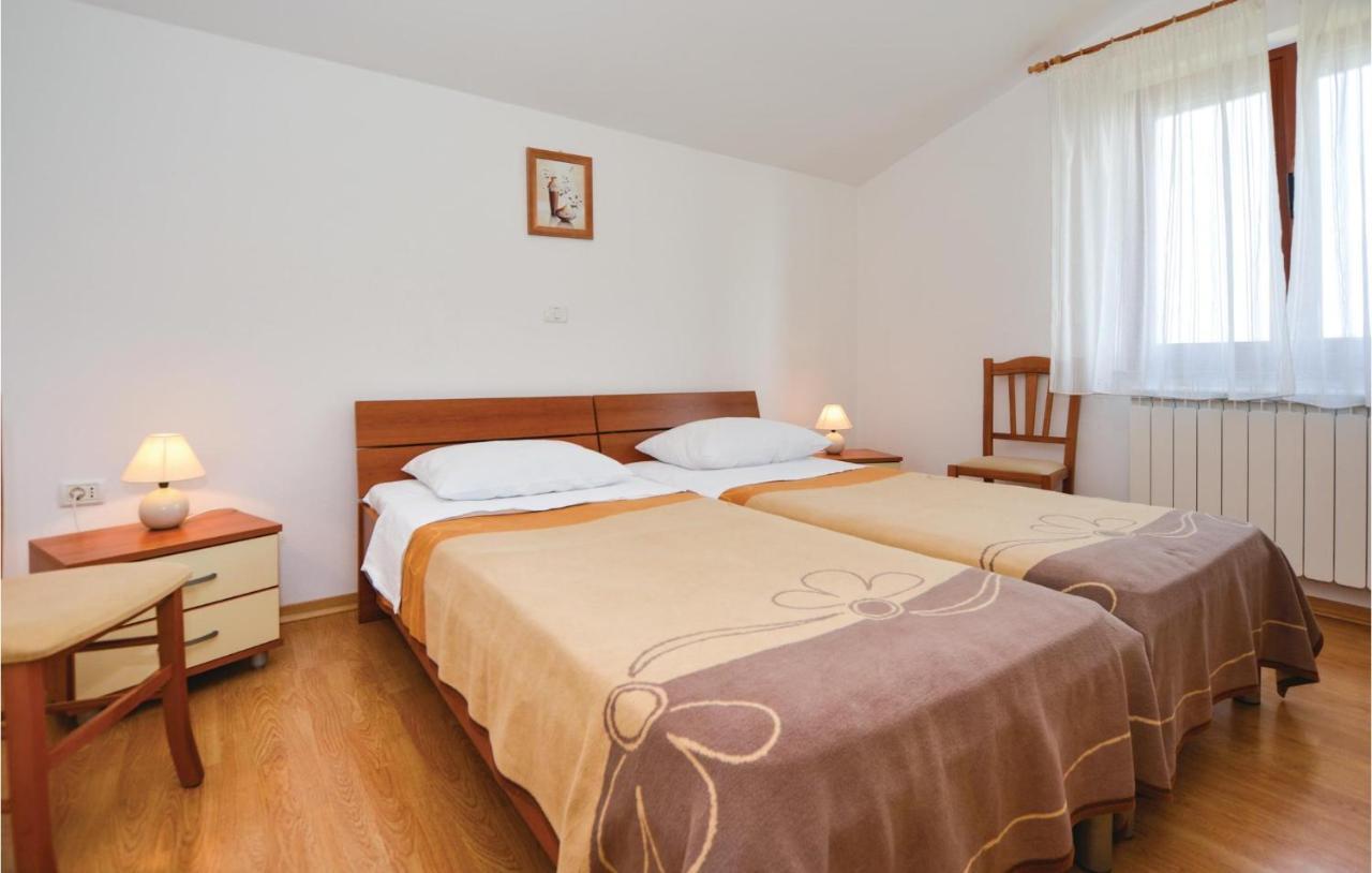 2 Bedroom Amazing Apartment In Portoroz Ngoại thất bức ảnh