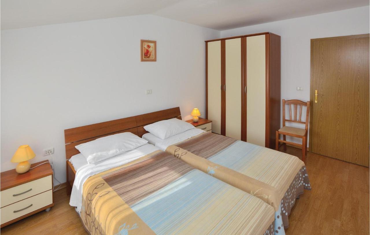 2 Bedroom Amazing Apartment In Portoroz Ngoại thất bức ảnh