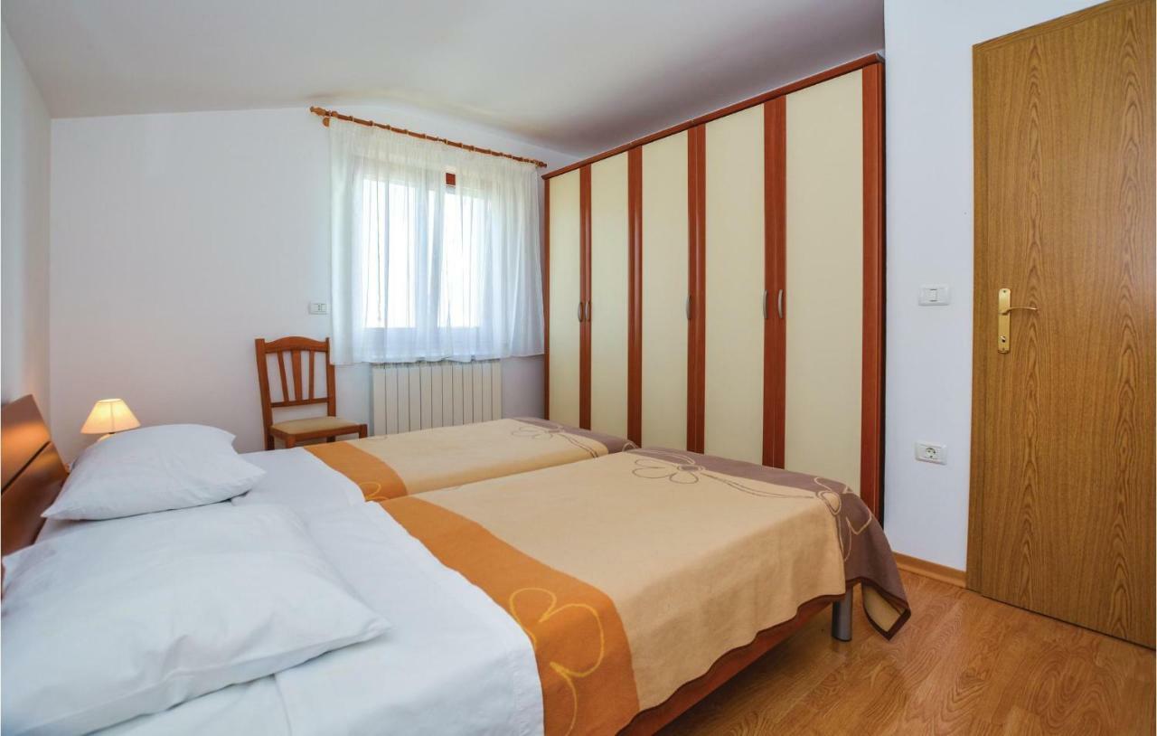 2 Bedroom Amazing Apartment In Portoroz Ngoại thất bức ảnh